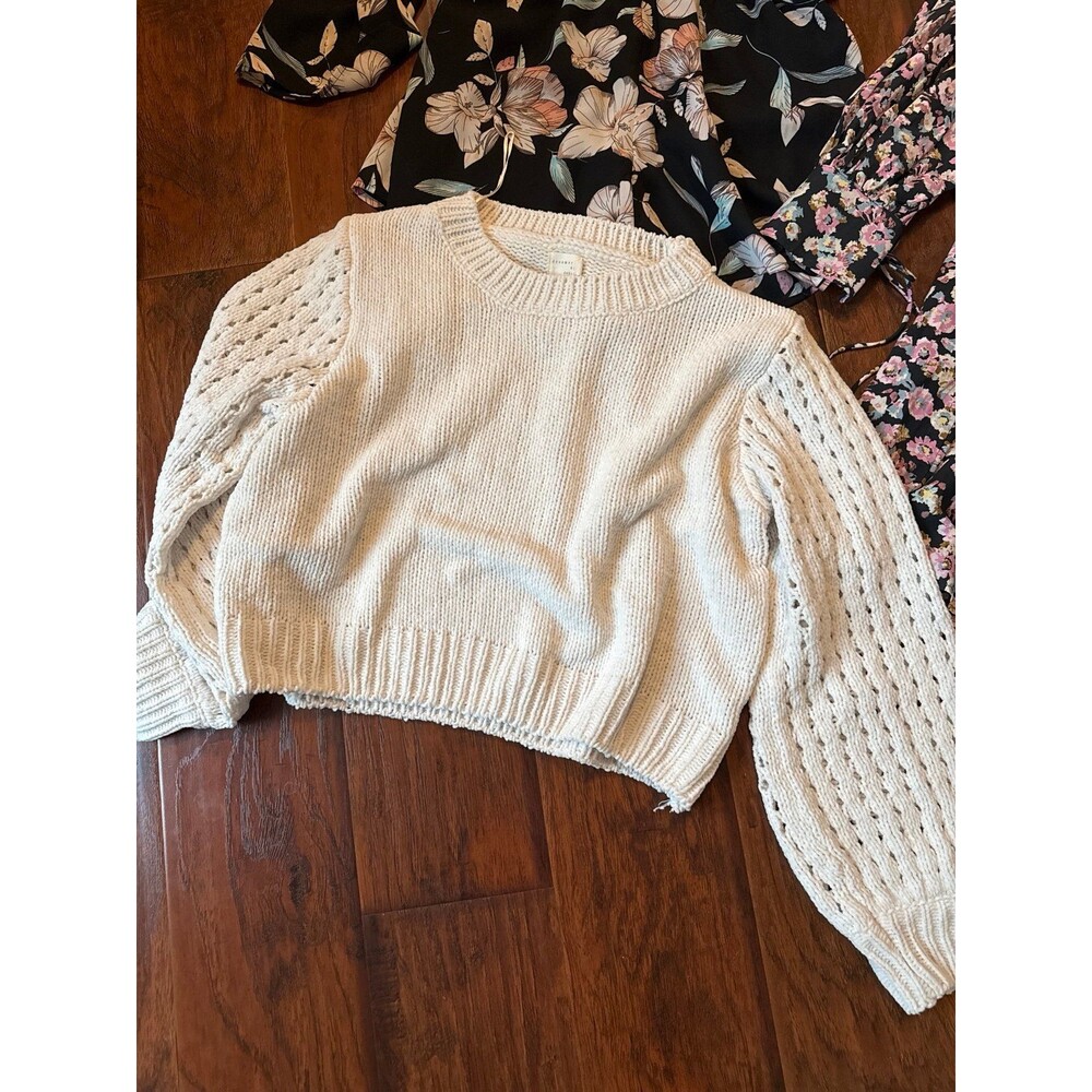 8-Piece Women’s Size L Clothing Bundle Dresses, Romper & Tops – H&M, Uniqlo - Picture 5 of 7